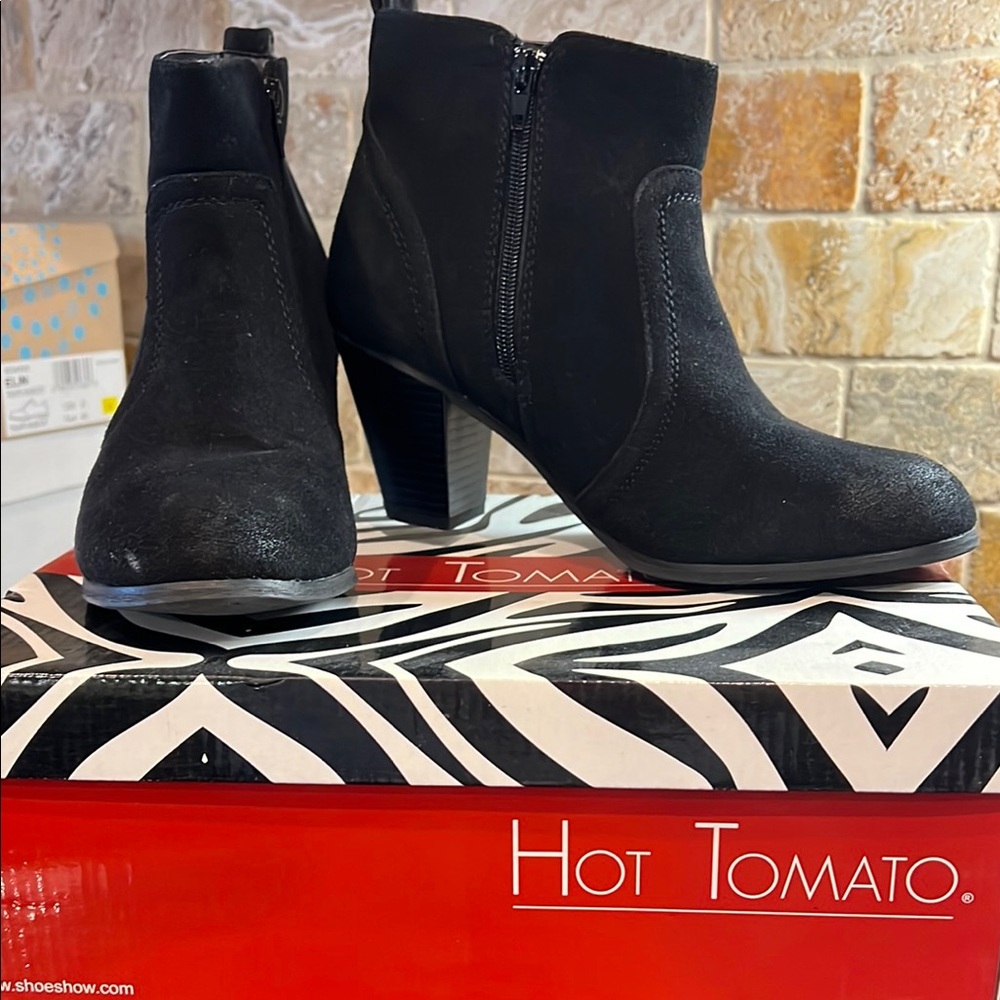 Hot Tomato Black Heeled Boots Sleek and Stylish